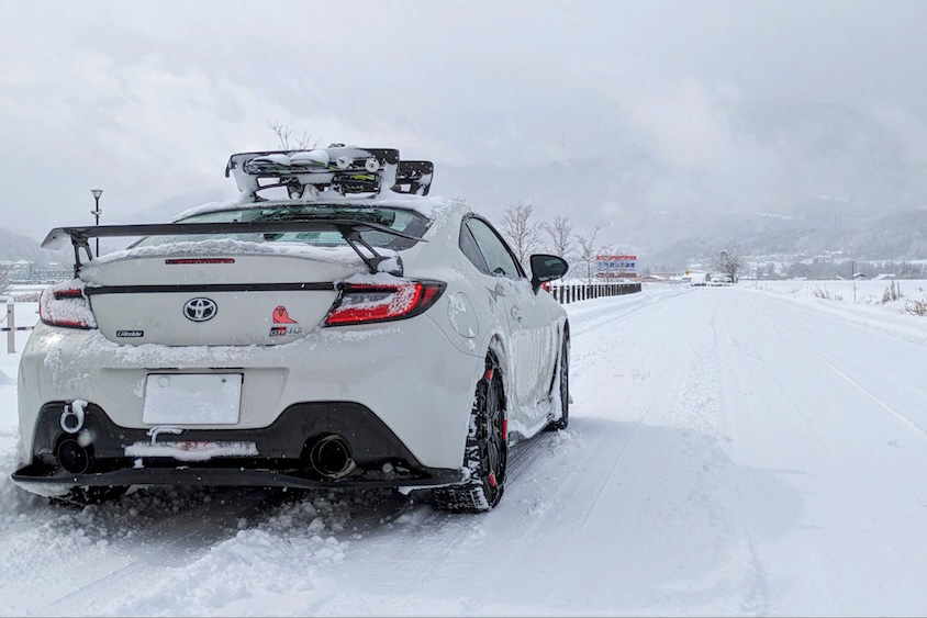 雪道のトヨタGR86