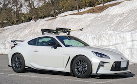 日常も雪山も駆け抜ける。週イチでスキーに通うオーナーを支える“親友”のようなGR86