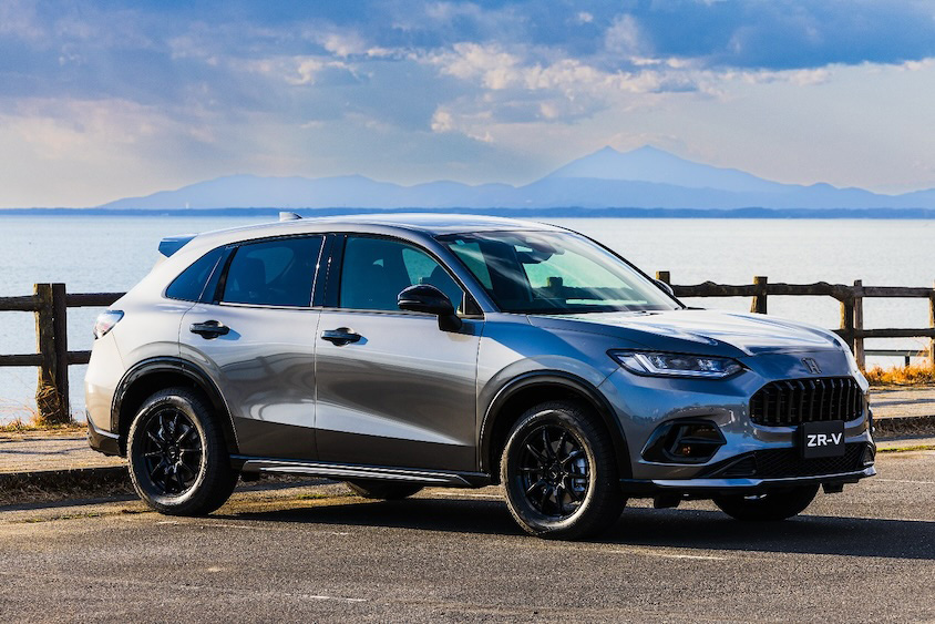 湖畔のホンダZR-V