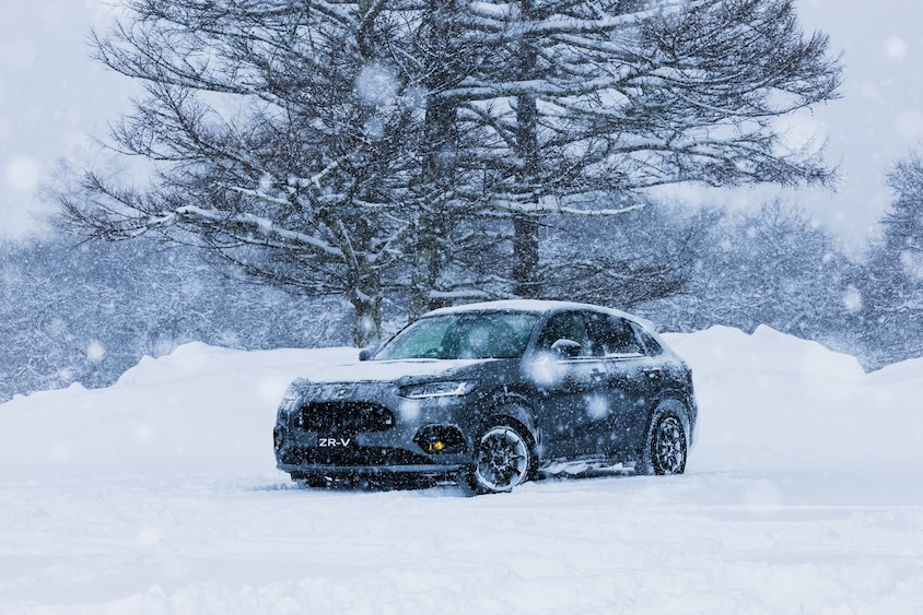 雪中のホンダZR-V