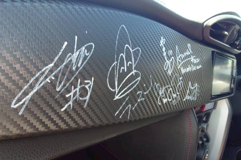 トヨタ86の車内に書かれたサイン