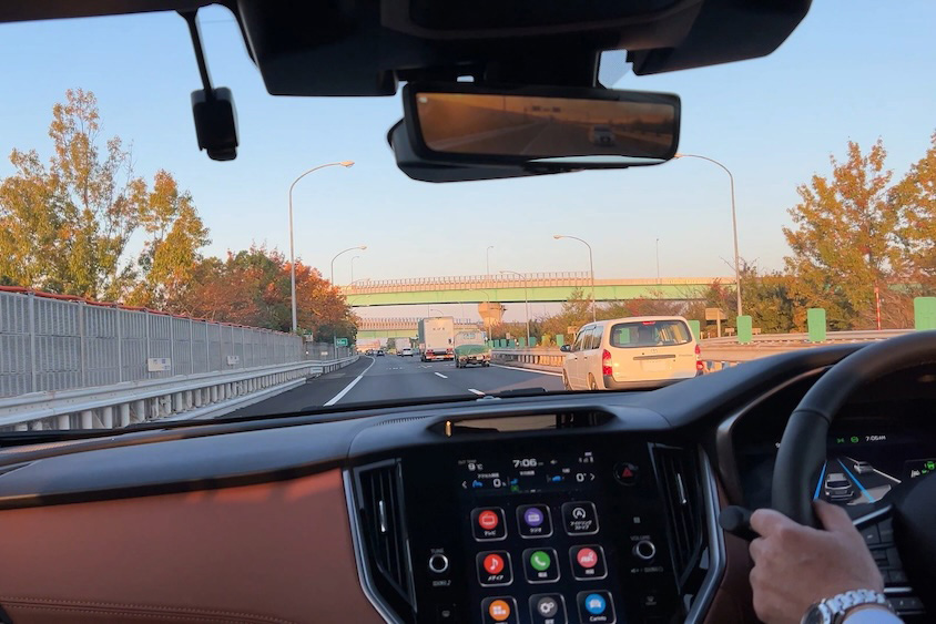 スバルアウトバック運転イメージ02