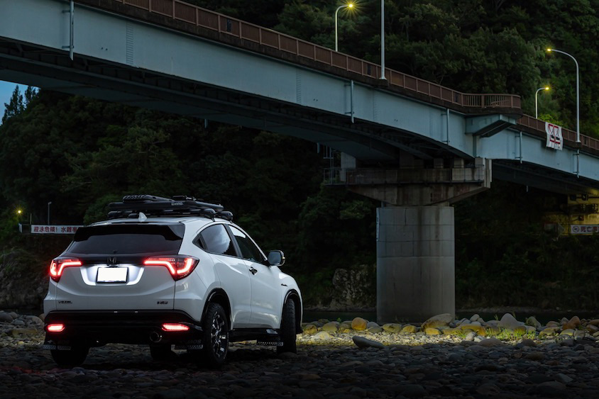 ホンダヴェゼルと橋