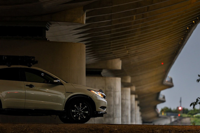 ホンダヴェゼル＠橋脚下