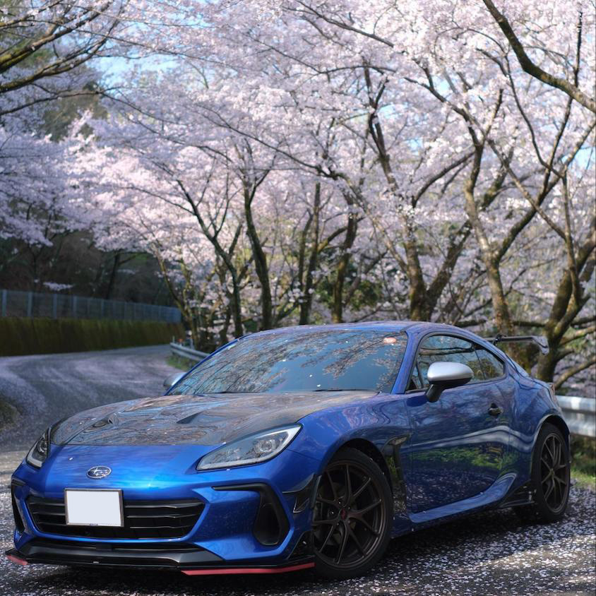 スバルBRZと桜