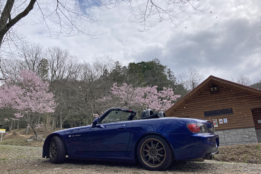 ホンダS2000と桜