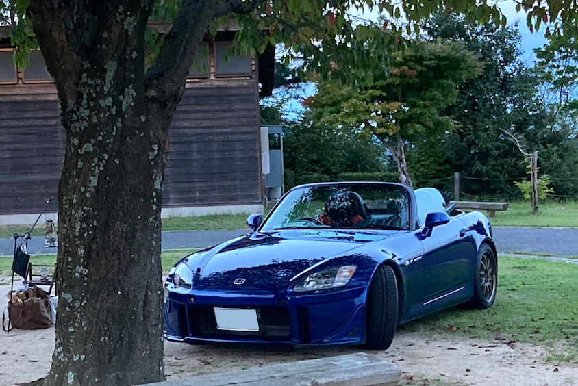 キャンプ中のホンダS2000-01