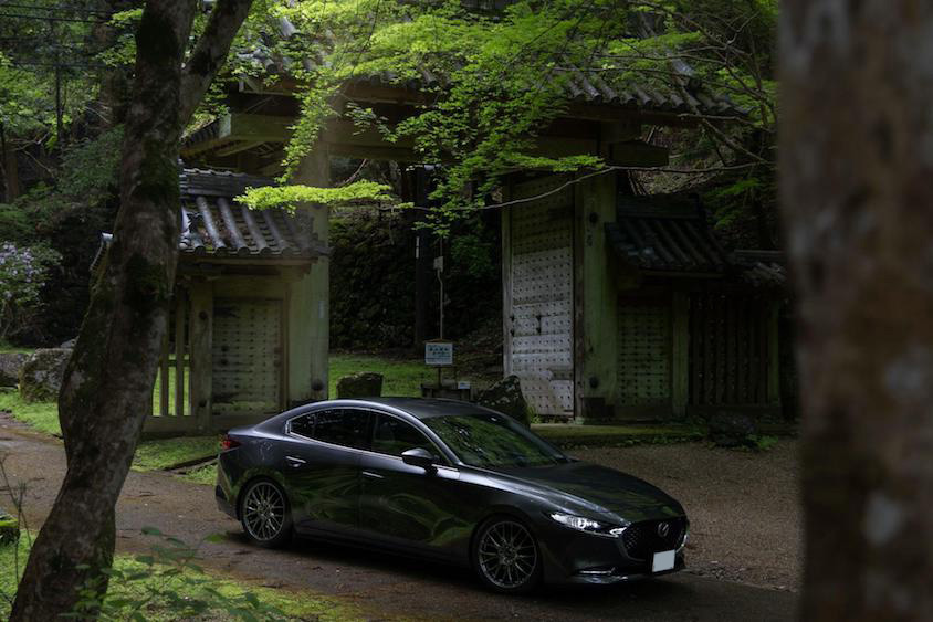 MAZDA3と山門