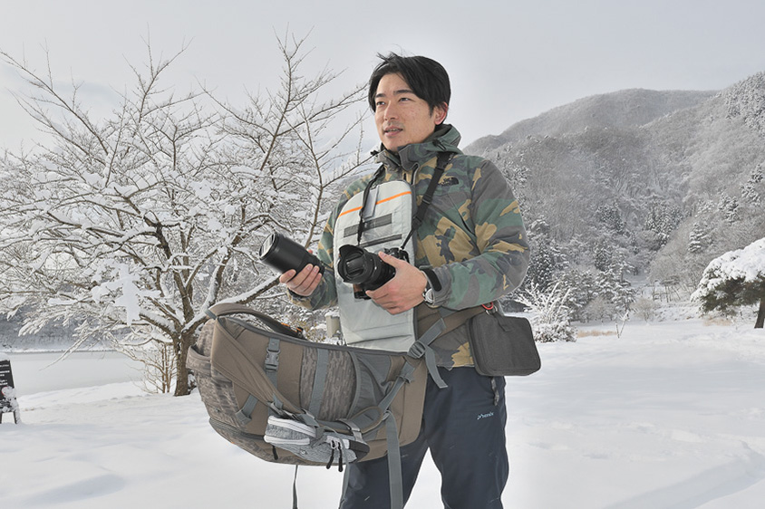 カメラザックは立ったまま機材にアクセスできる