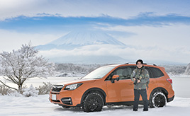 車中泊で全国を巡る絶景写真家が選んだオレンジ色の秘密基地・スバル フォレスター
