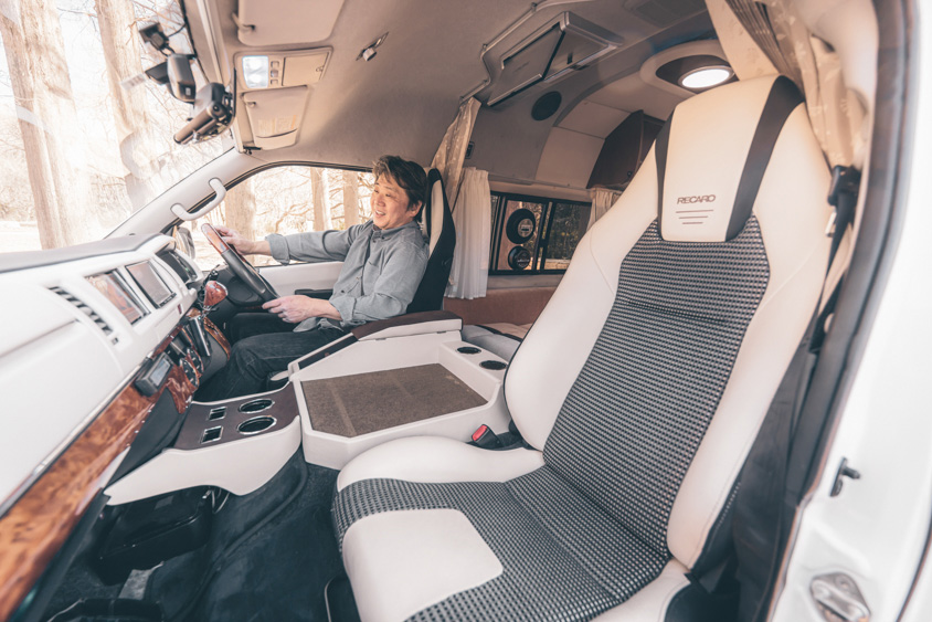 トヨタ・ハイエースのバンコンキャンピングカー