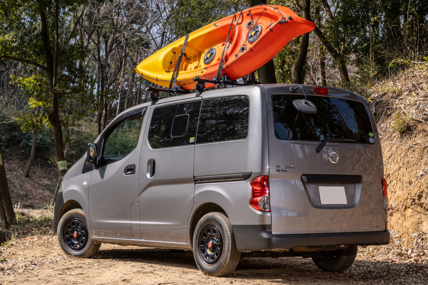 ボートを積んだ日産・NV200バネット