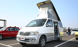 家族の思い出が詰まったファミリーカーたち