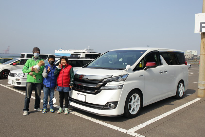 トヨタ・ヴェルファイアHV（AYH30）　家族