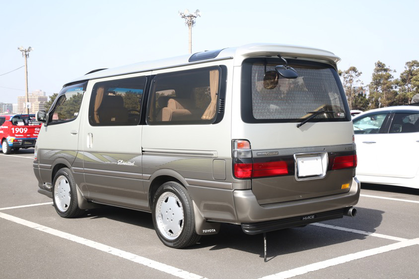 ハイエースワゴン(KZH100G) リアサイドビュー