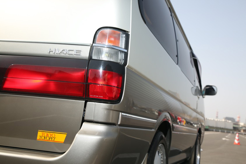 ハイエースワゴン（KZH100G）　リアサイドビュー