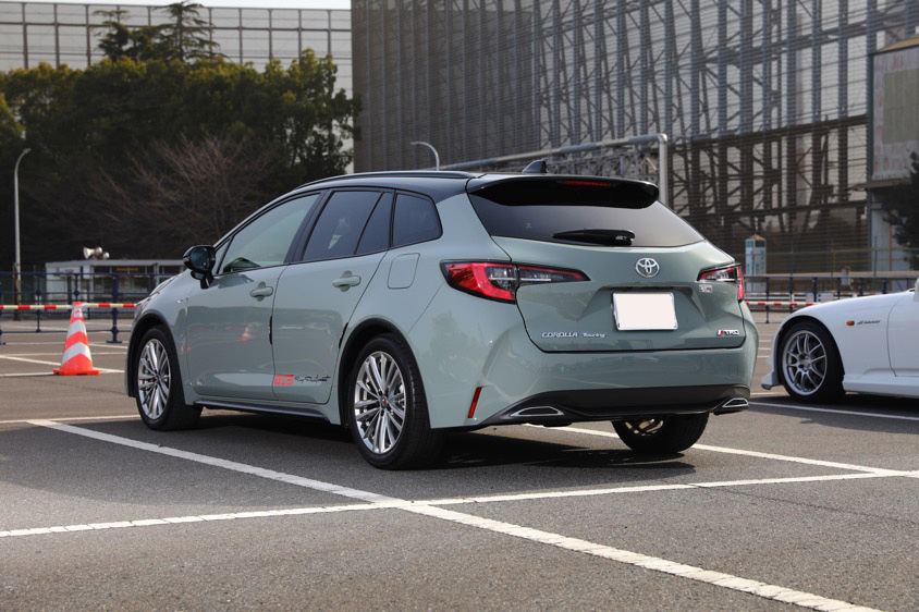 トヨタ・カローラツーリング（MZEA12W） リア