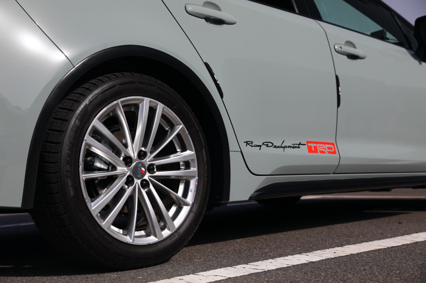 トヨタ・カローラツーリング（MZEA12W） ホイール