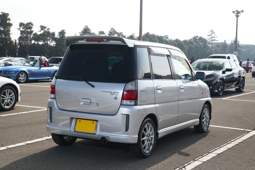 スバル・プレオ（RA1） リア