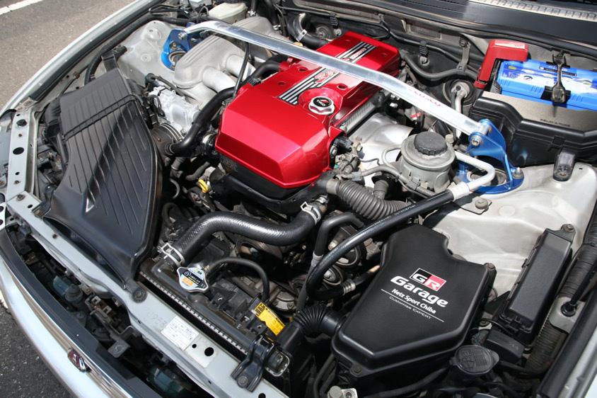 トヨタ・アルテッツァ(SXE10) エンジンルーム