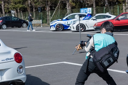 少しでも良い写真にするために、体を曲げます