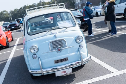 なんてかわいい車なんだろう