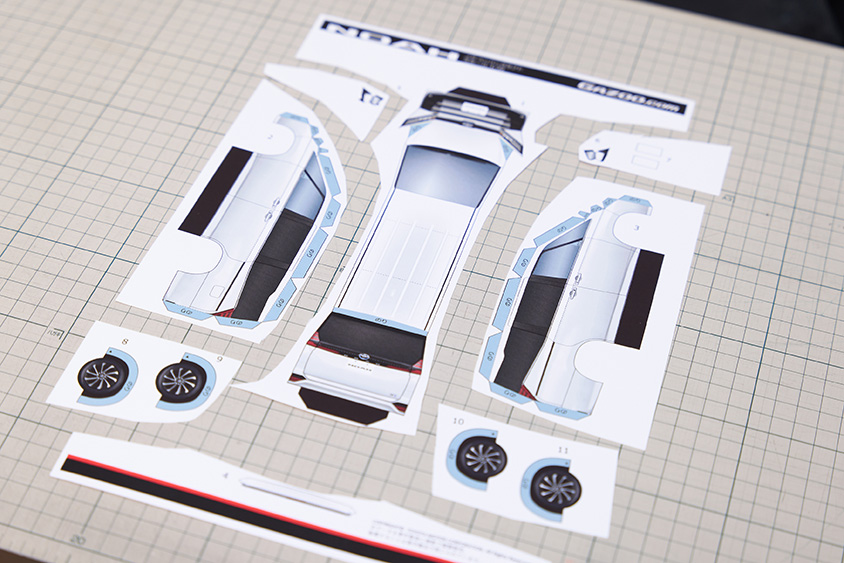 ペーパークラフト作り方のコツ ペーパークラフト制作者から伝授 トヨタ自動車のクルマ情報サイト Gazoo