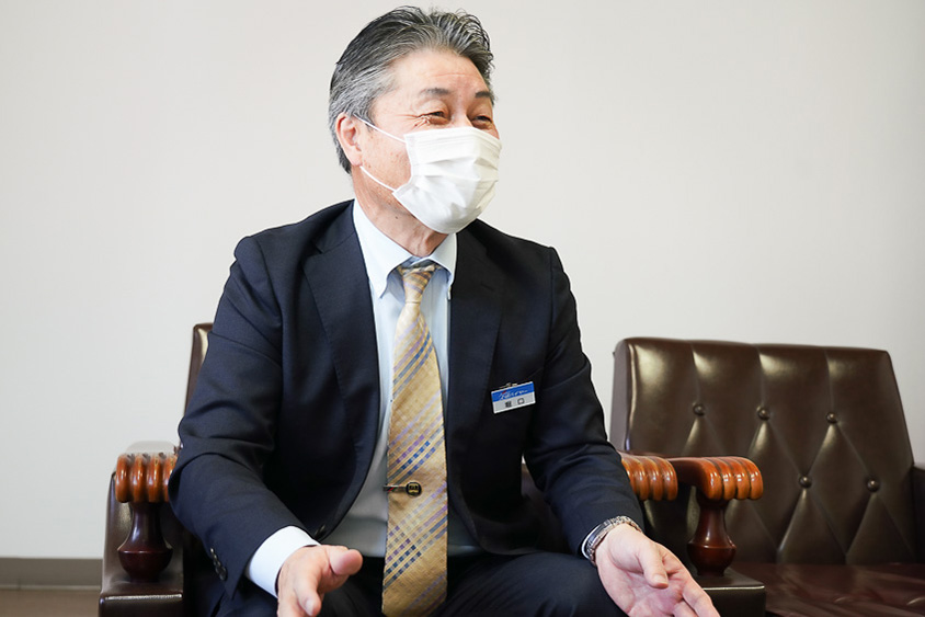 上信ハイヤーの代表取締役社長・堀口直行氏。