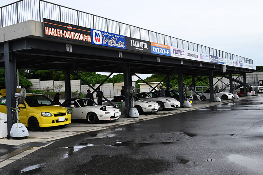 モータースポーツマルチフィールド沖縄のパドック