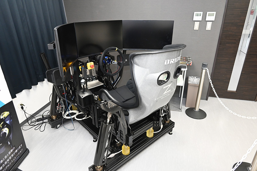 モータースポーツマルチフィールド沖縄の本格レーシングシミュレーター