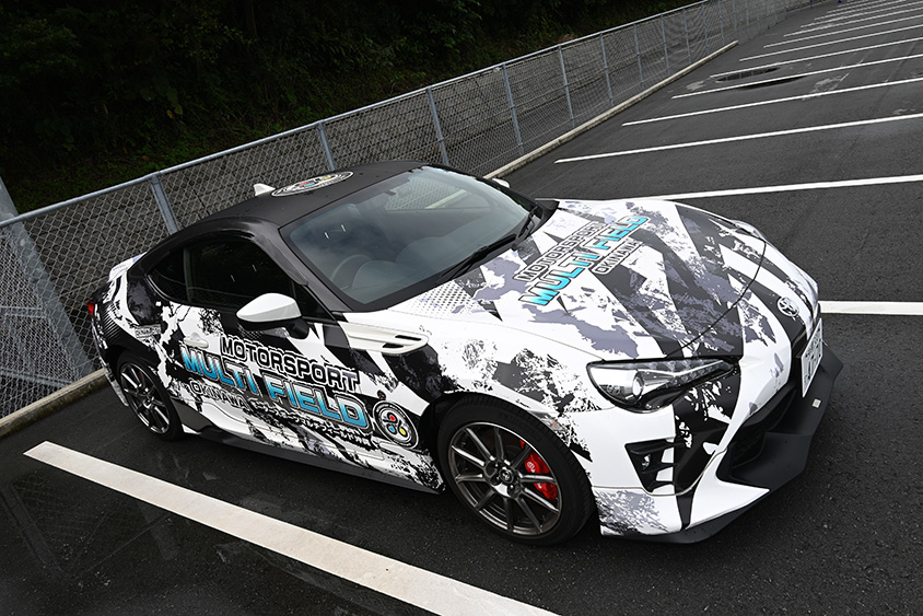 モータースポーツマルチフィールド沖縄のオフィシャルカー86