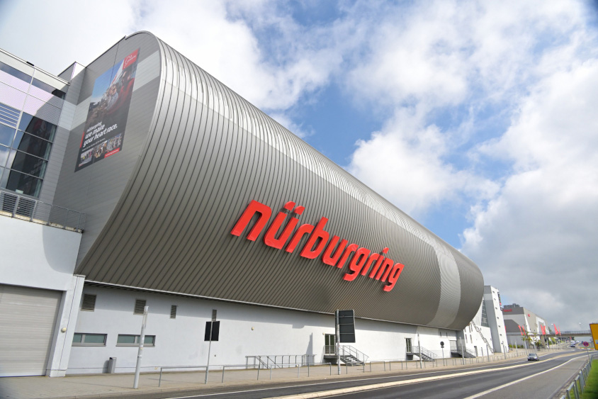 実は難しくない、“世界最大の草レース”ニュル24時間の現地観戦ガイド【準備編】