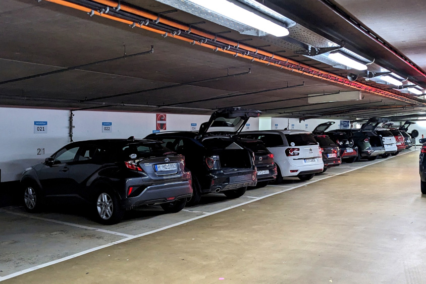 レンタカーは自分で探して乗っていく