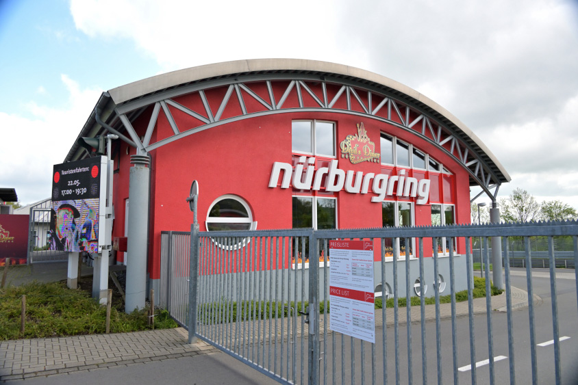 ニュルブルクリンクのゲート