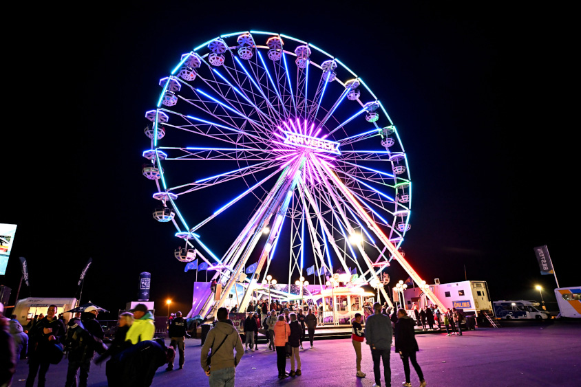 ニュルブルクリンクの夜の観覧車