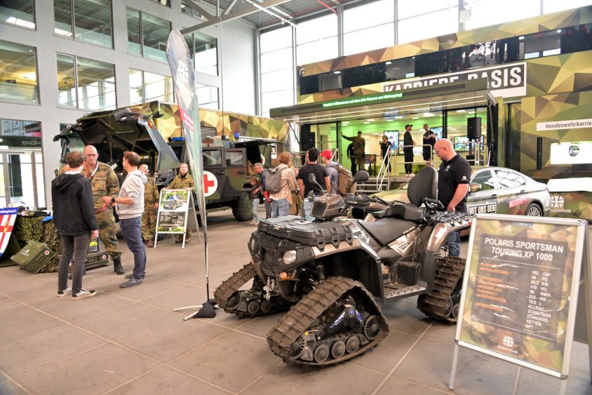 ニュルブルクリンクの車両展示