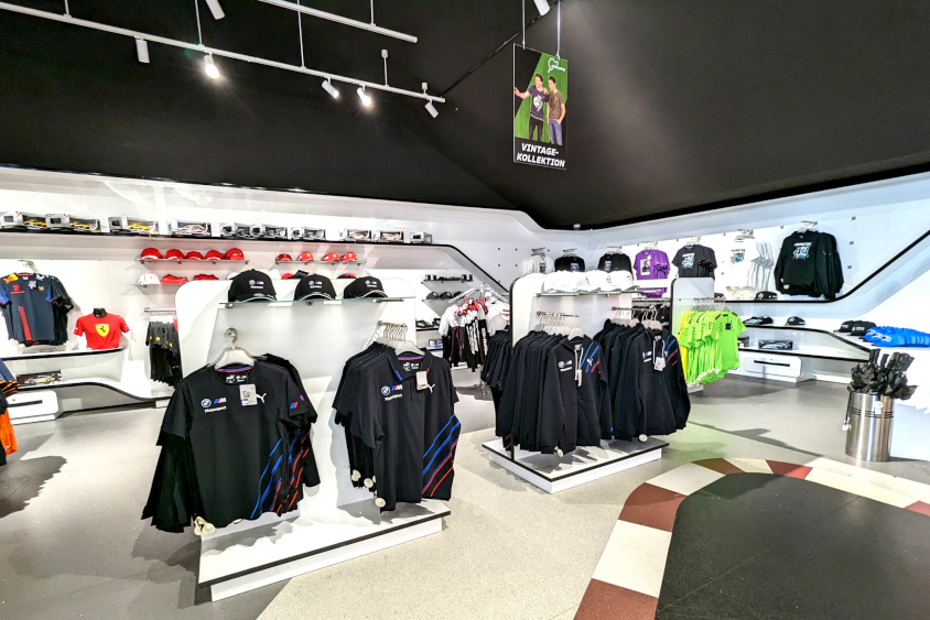 ニュルブルクリンクのグッズショップ