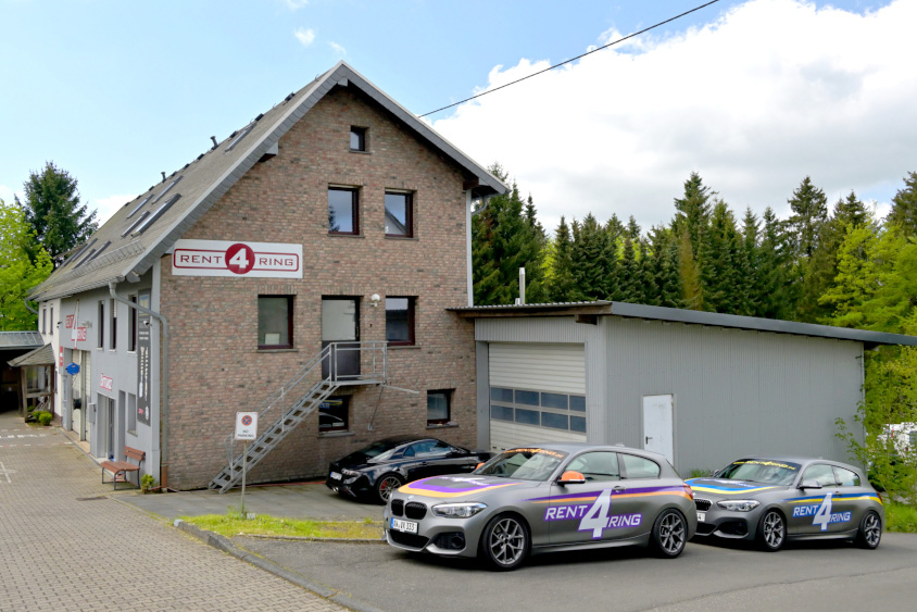 ニュルブルクリンク近くのレーシンカーレンタカー屋