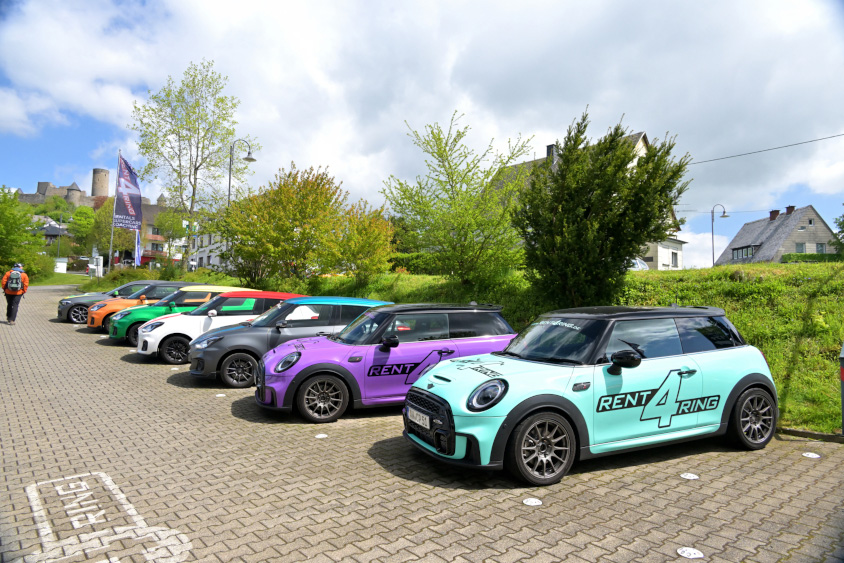 コンパクトカーのレーシングレンタカー