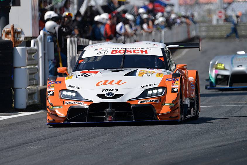 36号車　au TOM'S GR Supra （ドライバー：坪井翔/ジュリア―ノ・アレジ）