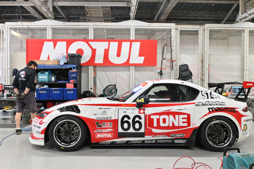 66号車 odula TONE MOTUL ROADSTER RFのサイドビュー