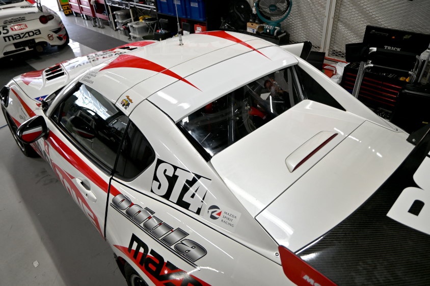 66号車 odula TONE MOTUL ROADSTER RFのハードトップ後方