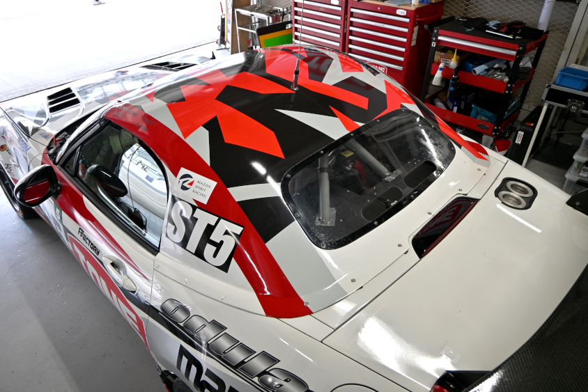 65号車 odula TONE 制動屋ロードスターのハードトップの後方