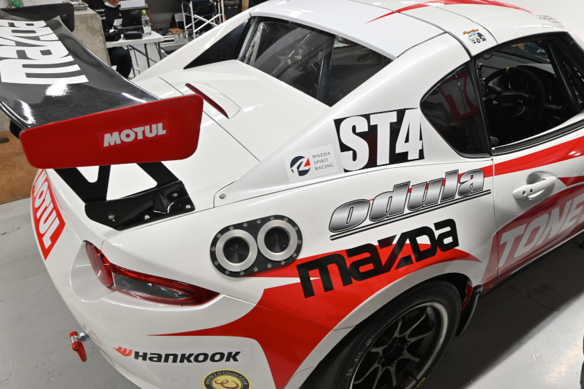 66号車 odula TONE MOTUL ROADSTER RFの給油口