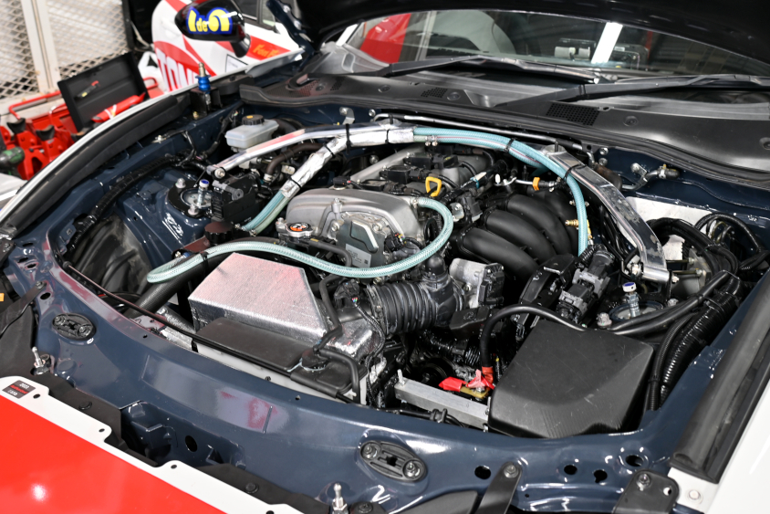66号車 odula TONE MOTUL ROADSTER RFのエンジンルーム