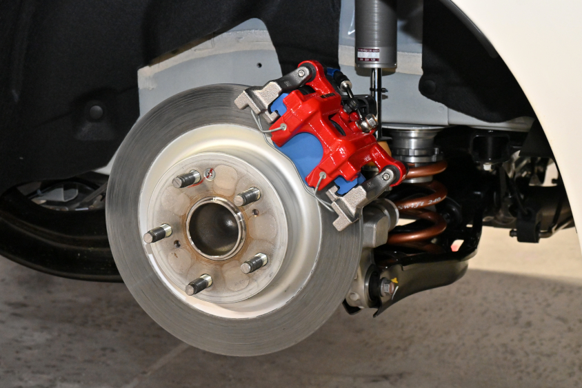 271号車CIVIC TYPE R CNF-Rの後輪のサスペンションとブレーキ（スーパー耐久公式テスト）