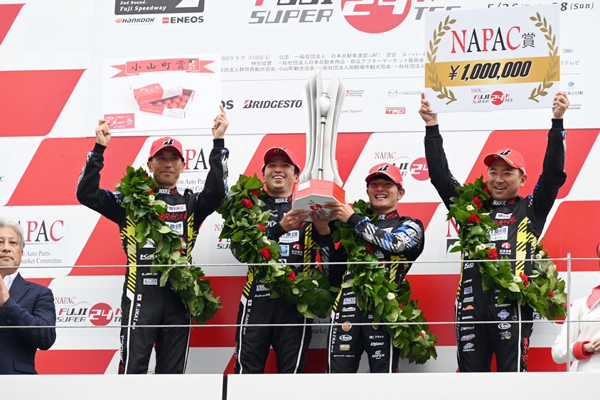 スーパ耐久　ST-Xクラスの14号車中升ROOKIE AMG GT3（鵜飼 龍太/蒲生尚弥/平良響/片岡龍也）