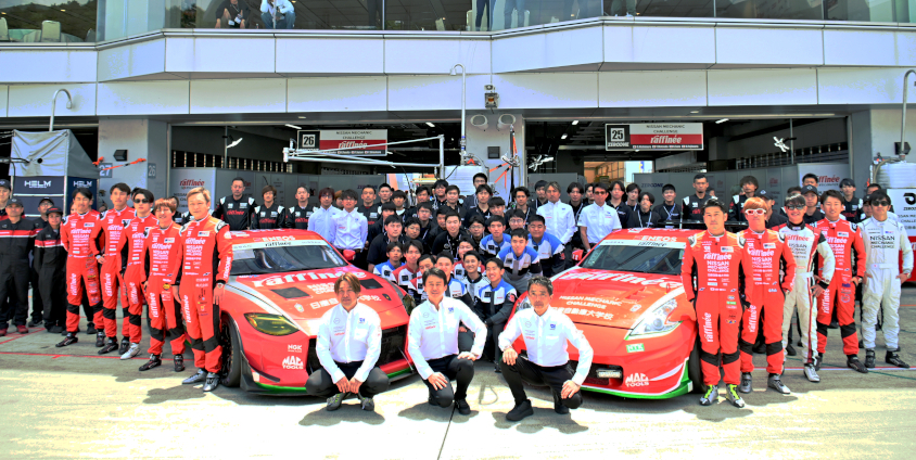 スーパー耐久第2戦富士24時間でのTEAM ZEROONEの集合写真