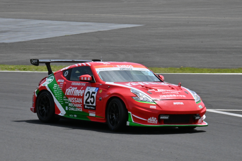 25号車 raffinee日産メカニックチャレンジZ