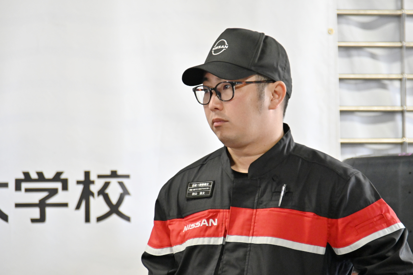 「日産メカニックちゃんレンジ」に参加した甲斐日産 本店　秋山さん